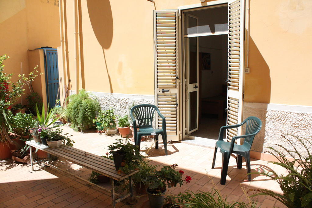 Davi Bed and Breakfast Cagliari Buitenkant foto