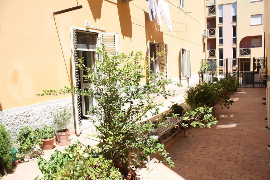 Davi Bed and Breakfast Cagliari Buitenkant foto